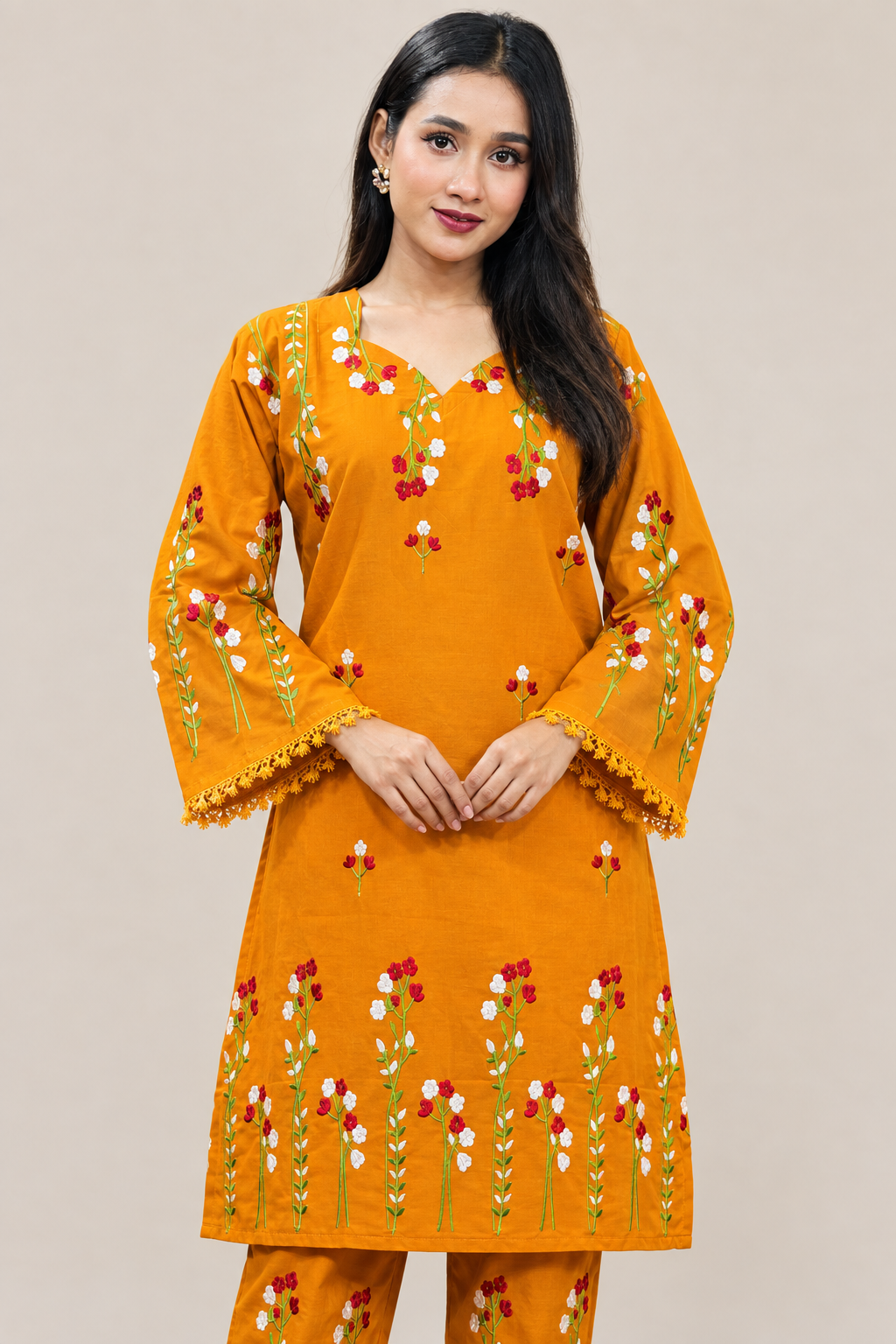Neckline and sleeve detail
