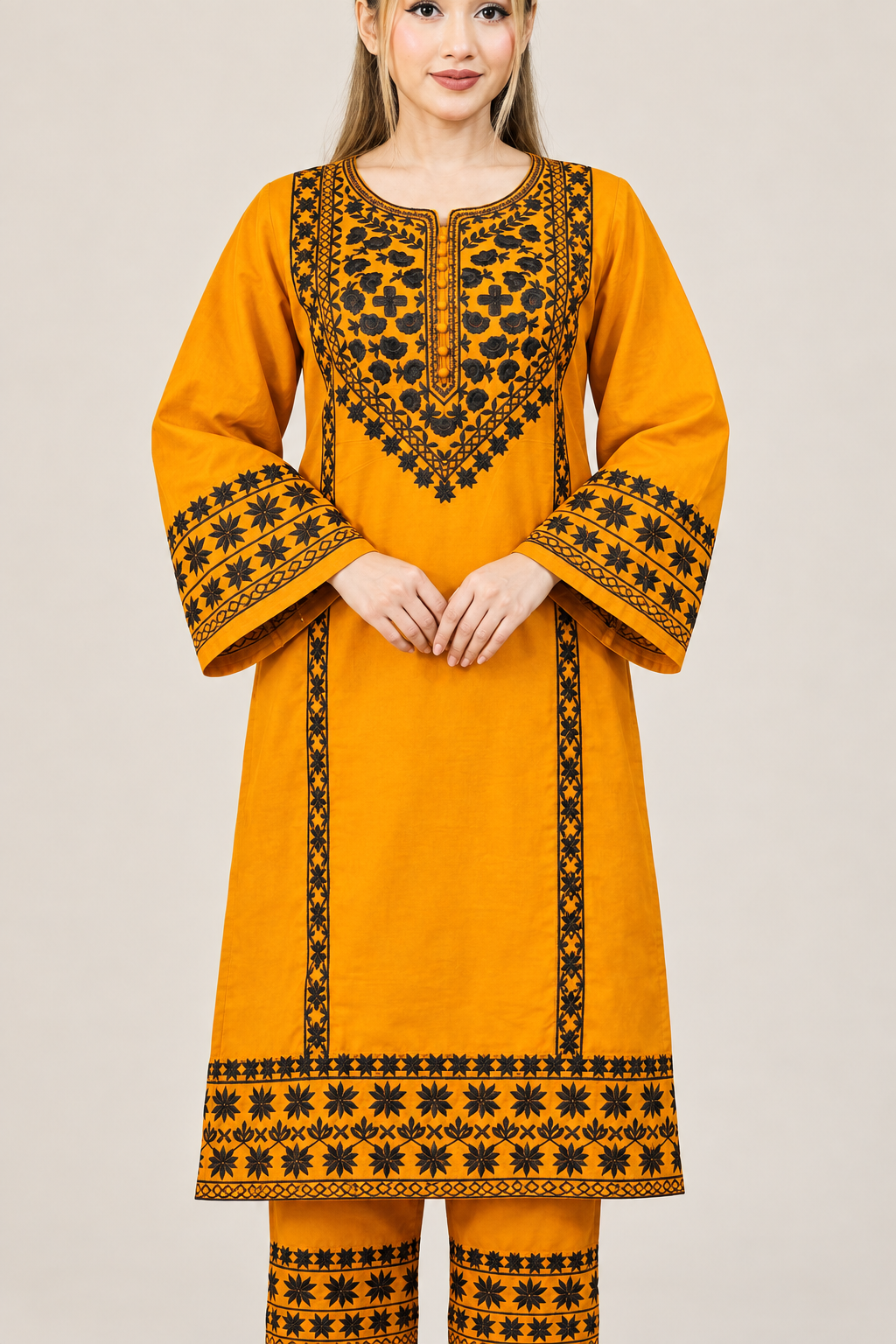 Neckline and sleeve detail