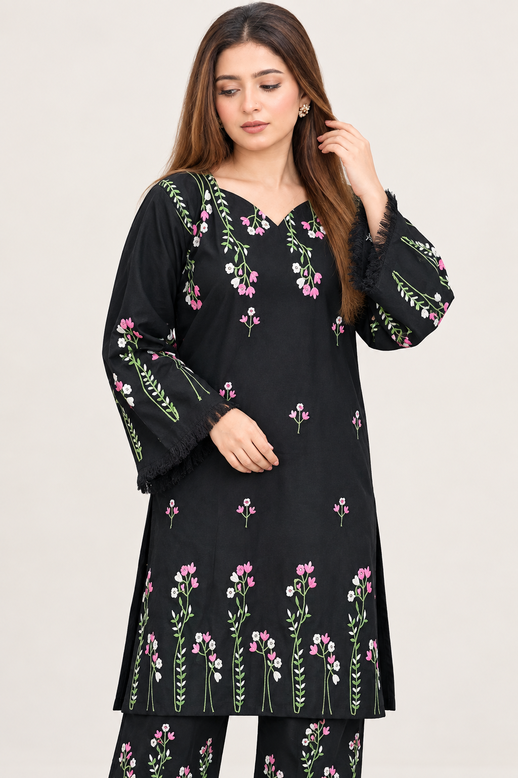 Neckline and sleeve detail